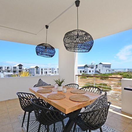 Designer Beachfront Apartment In Big Bay With Swimming Pool- 2 Bedroom, 1 Azure Le Cap Extérieur photo