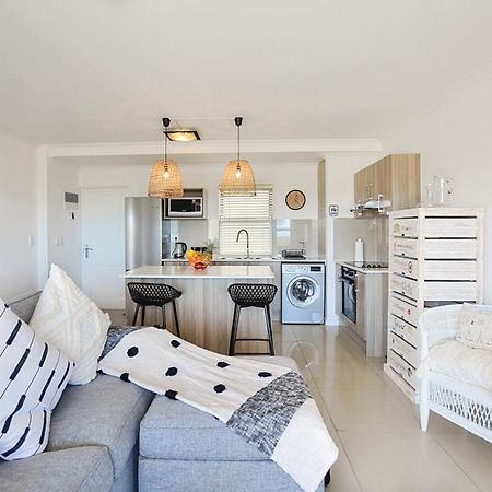 Designer Beachfront Apartment In Big Bay With Swimming Pool- 2 Bedroom, 1 Azure Le Cap Extérieur photo