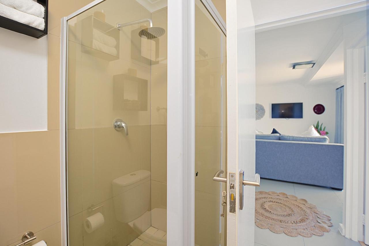 Designer Beachfront Apartment In Big Bay With Swimming Pool- 2 Bedroom, 1 Azure Le Cap Extérieur photo