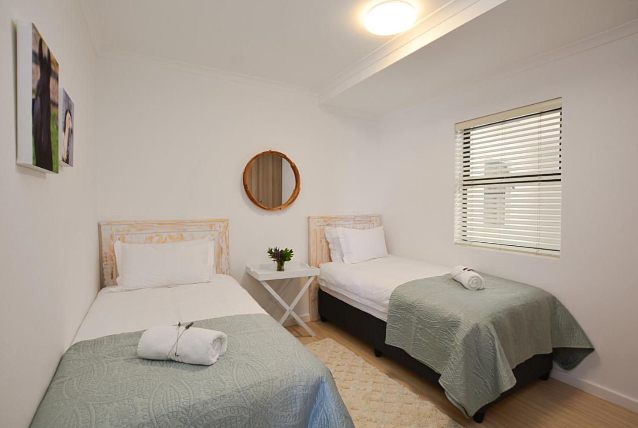 Designer Beachfront Apartment In Big Bay With Swimming Pool- 2 Bedroom, 1 Azure Le Cap Extérieur photo