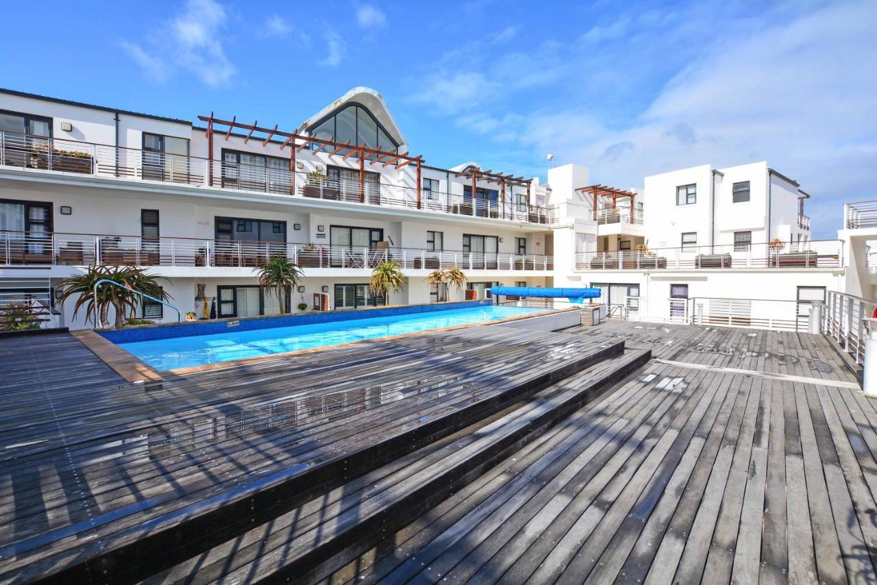 Designer Beachfront Apartment In Big Bay With Swimming Pool- 2 Bedroom, 1 Azure Le Cap Extérieur photo