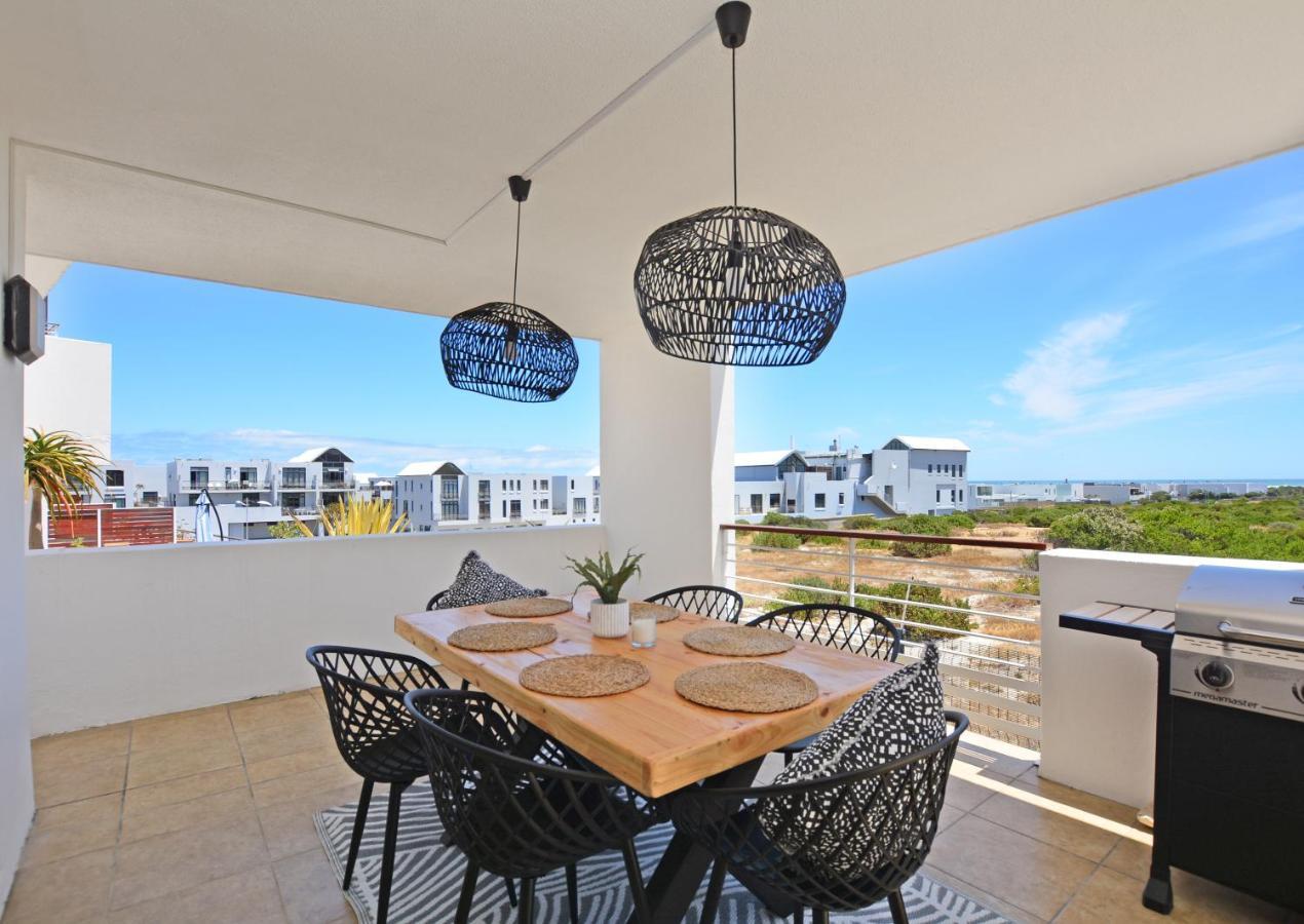 Designer Beachfront Apartment In Big Bay With Swimming Pool- 2 Bedroom, 1 Azure Le Cap Extérieur photo