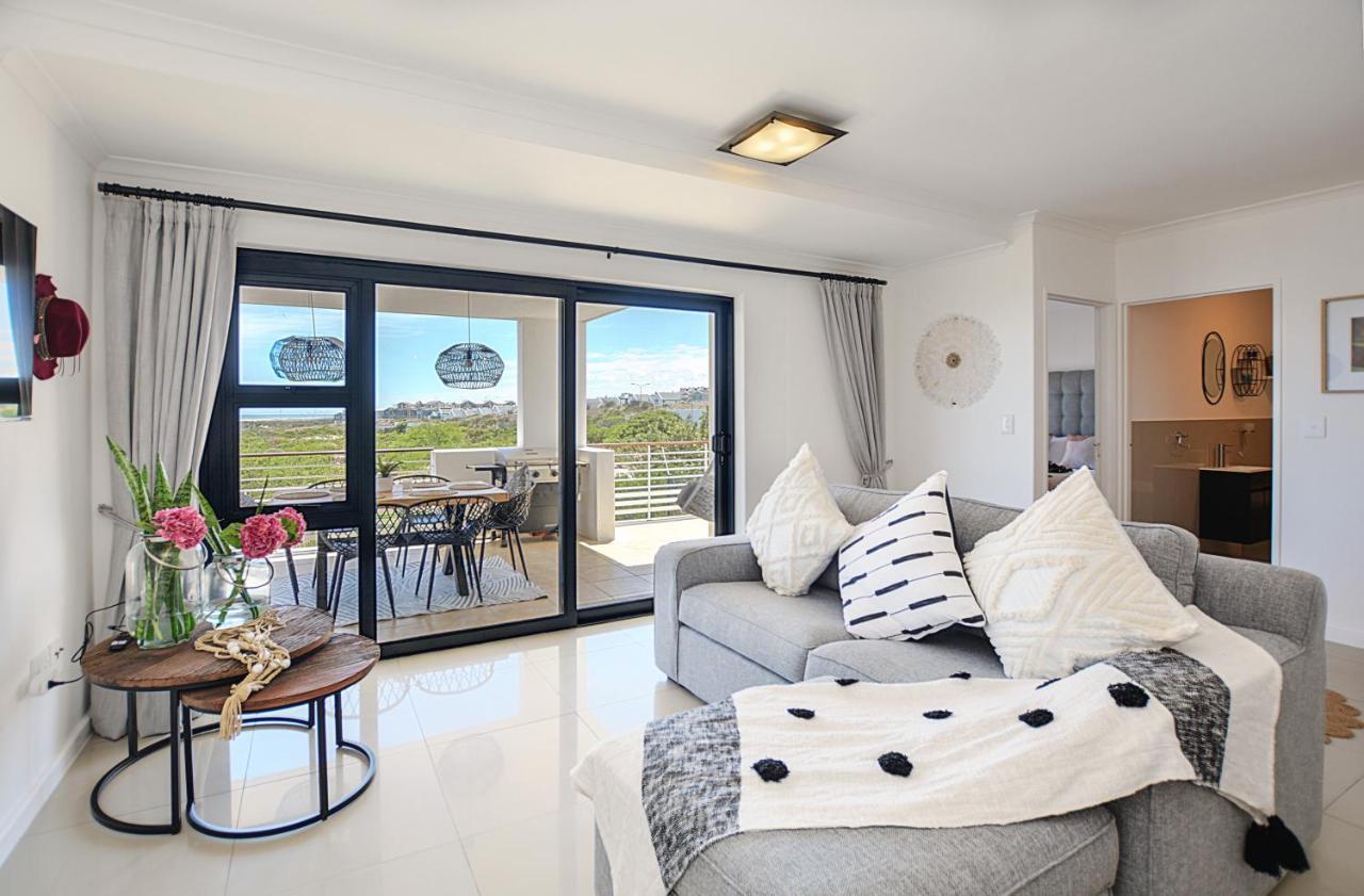 Designer Beachfront Apartment In Big Bay With Swimming Pool- 2 Bedroom, 1 Azure Le Cap Extérieur photo