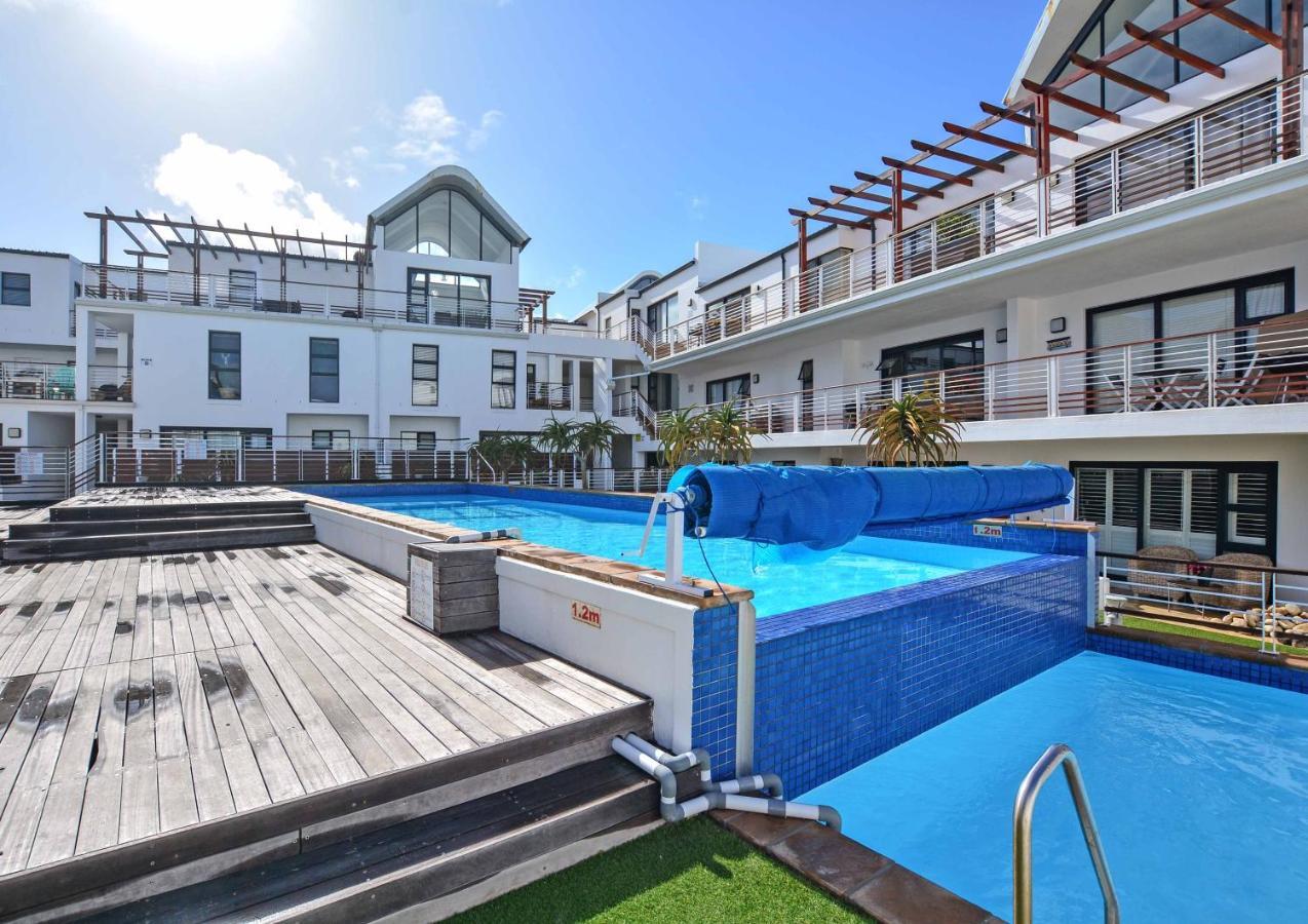 Designer Beachfront Apartment In Big Bay With Swimming Pool- 2 Bedroom, 1 Azure Le Cap Extérieur photo