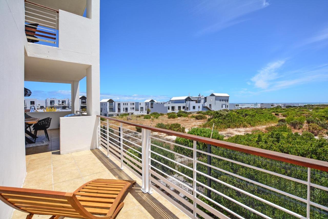 Designer Beachfront Apartment In Big Bay With Swimming Pool- 2 Bedroom, 1 Azure Le Cap Extérieur photo